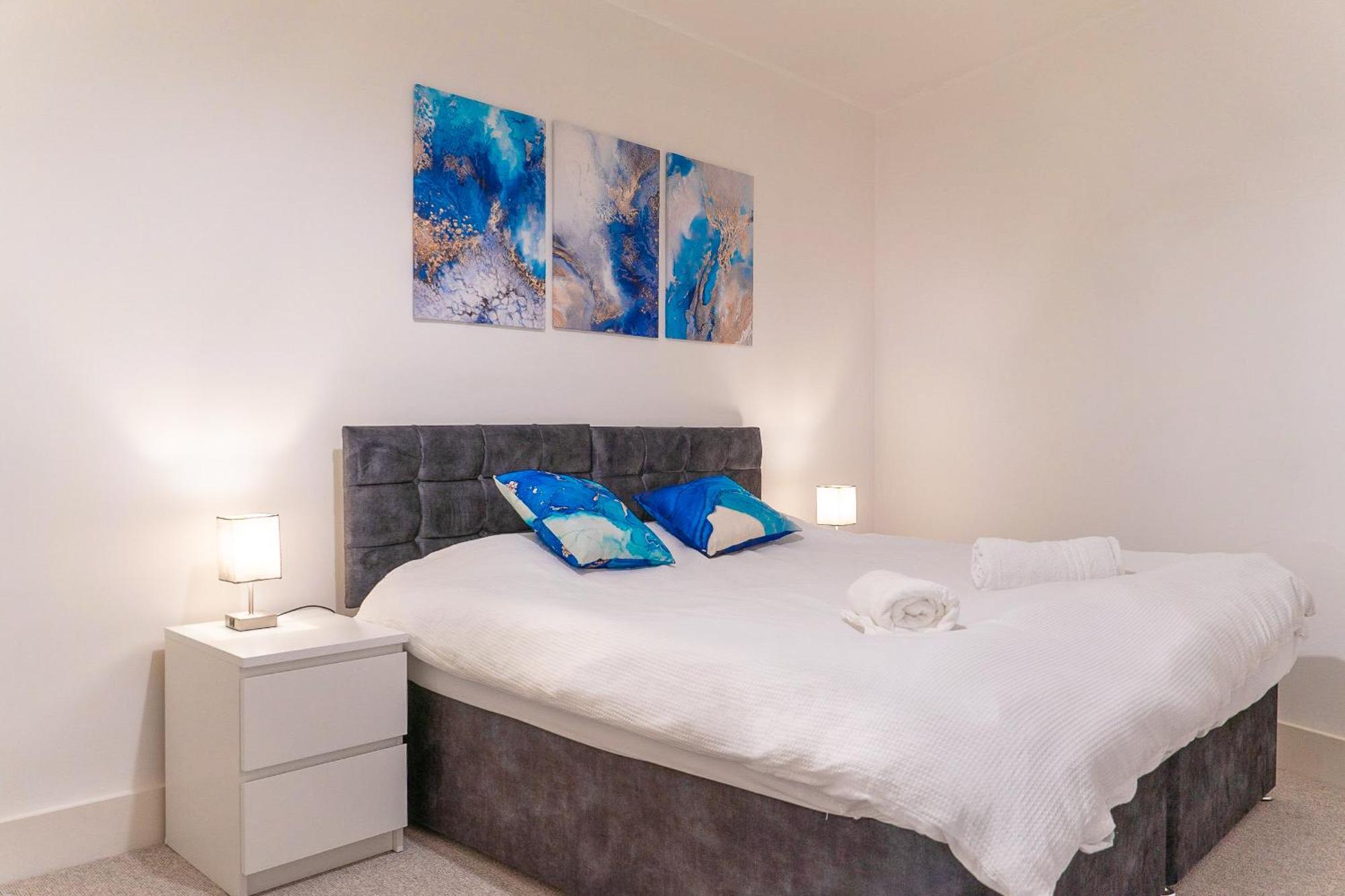 The Regency Suite - Modern 2-Bed 1-Bath Apartment Chertsey Buitenkant foto