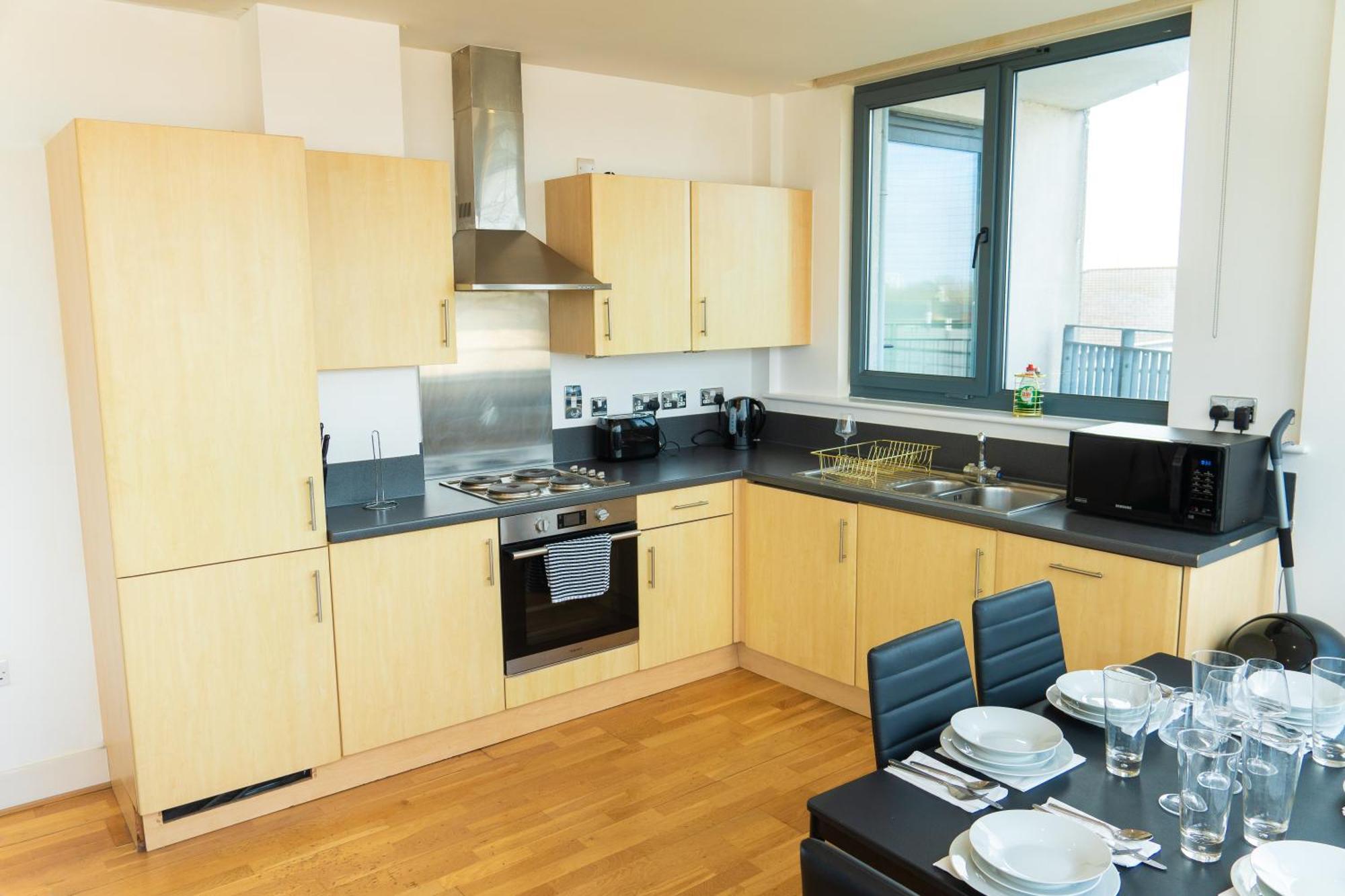 The Regency Suite - Modern 2-Bed 1-Bath Apartment Chertsey Buitenkant foto