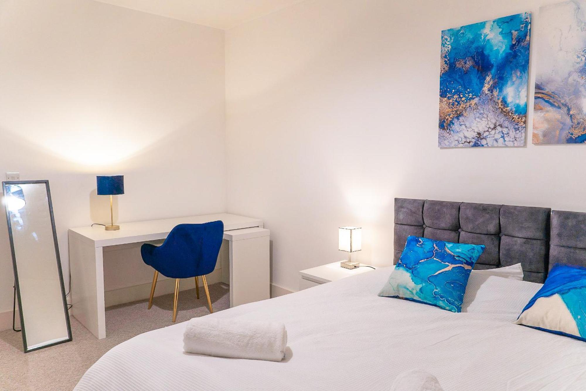 The Regency Suite - Modern 2-Bed 1-Bath Apartment Chertsey Buitenkant foto