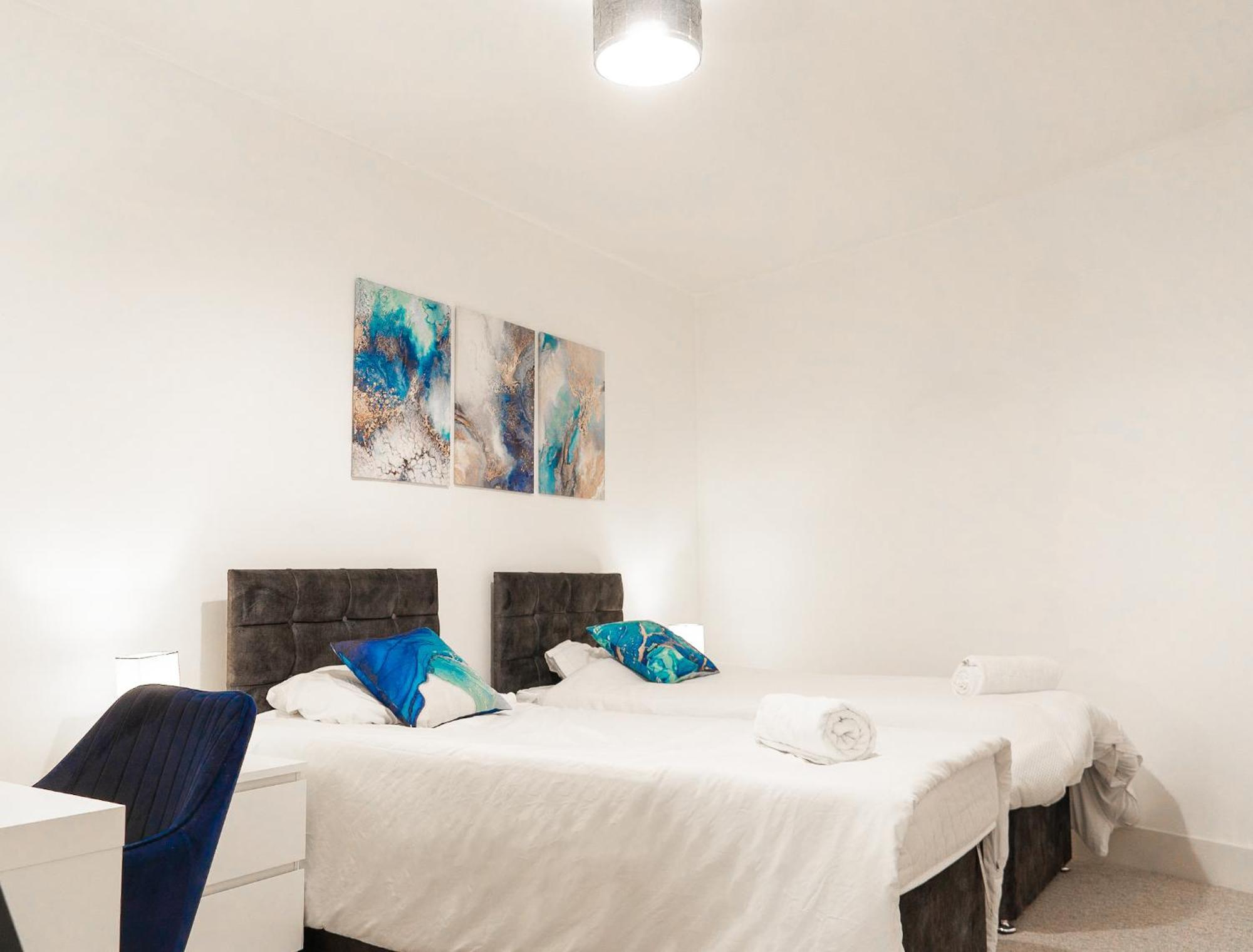 The Regency Suite - Modern 2-Bed 1-Bath Apartment Chertsey Buitenkant foto
