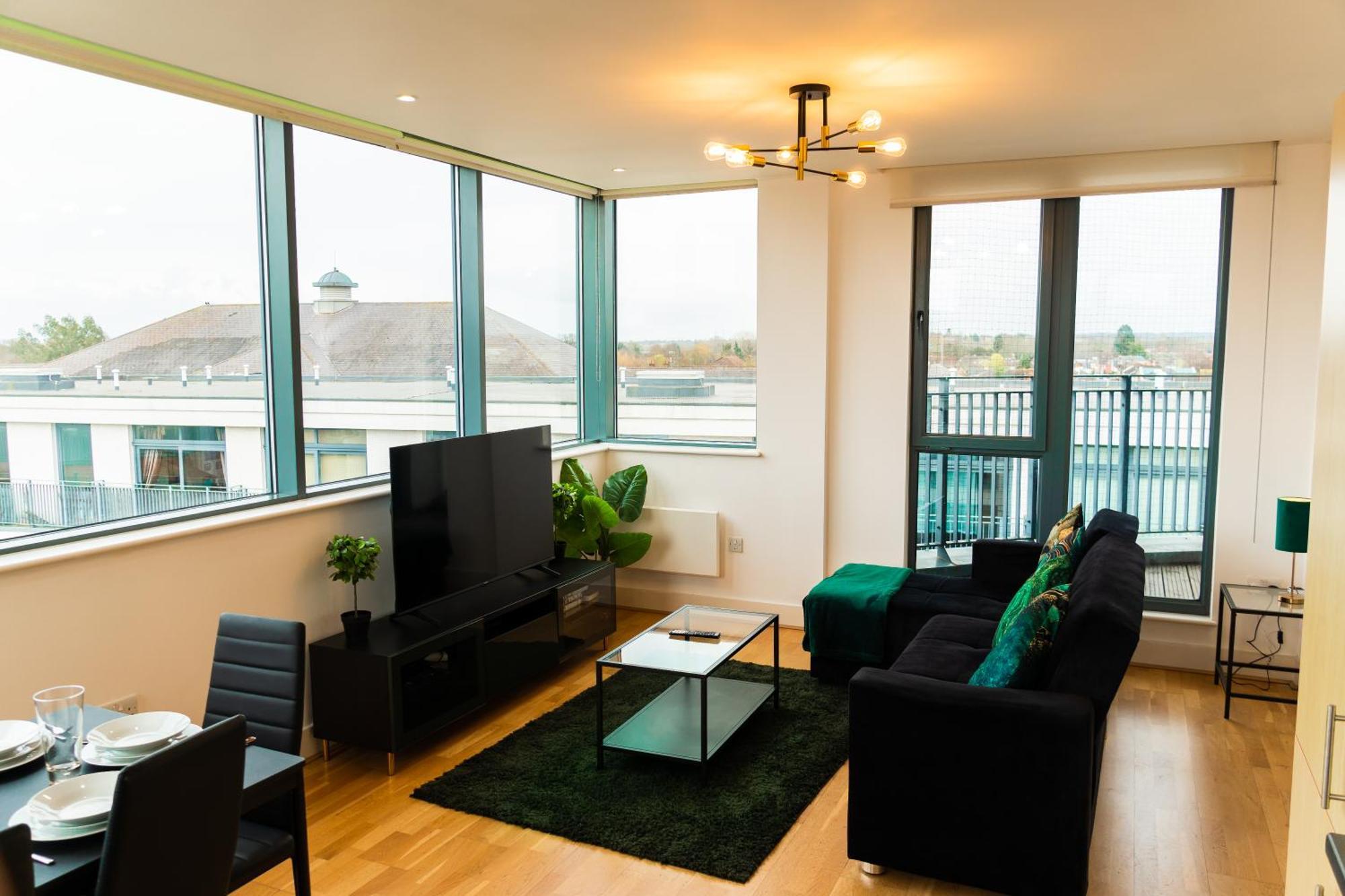 The Regency Suite - Modern 2-Bed 1-Bath Apartment Chertsey Buitenkant foto