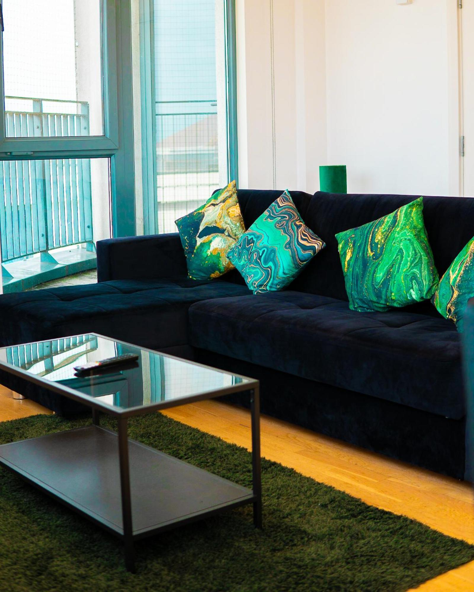The Regency Suite - Modern 2-Bed 1-Bath Apartment Chertsey Buitenkant foto