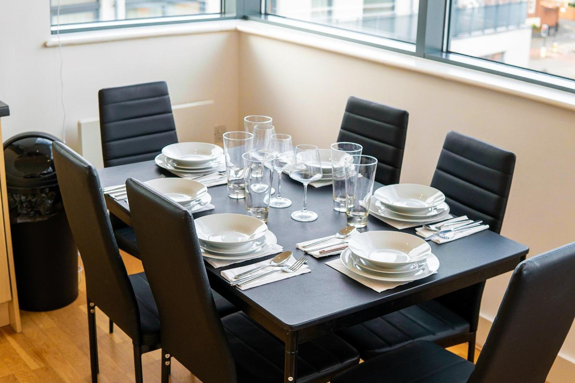 The Regency Suite - Modern 2-Bed 1-Bath Apartment Chertsey Buitenkant foto