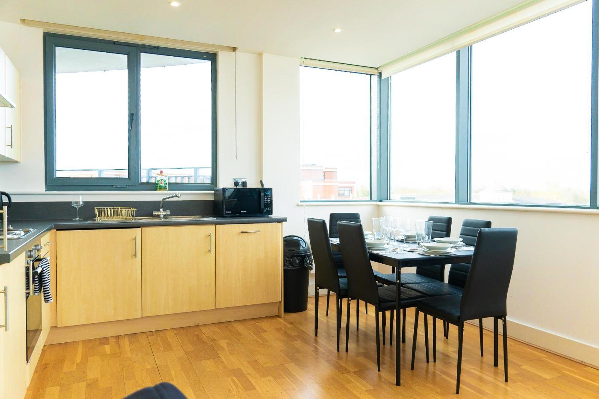 The Regency Suite - Modern 2-Bed 1-Bath Apartment Chertsey Buitenkant foto
