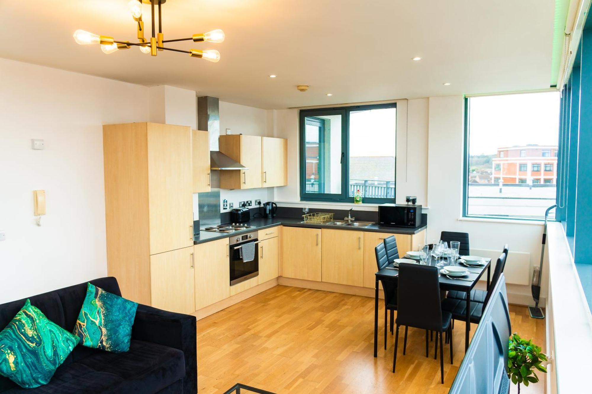 The Regency Suite - Modern 2-Bed 1-Bath Apartment Chertsey Buitenkant foto